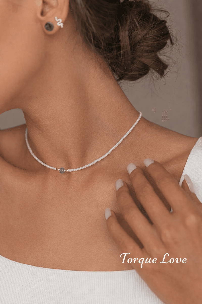 Neck choker made of beads jewelry