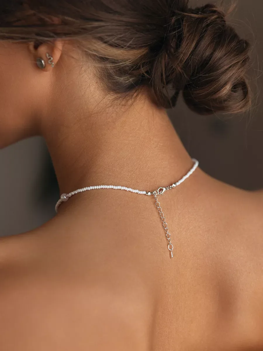 Neck choker made of beads jewelry