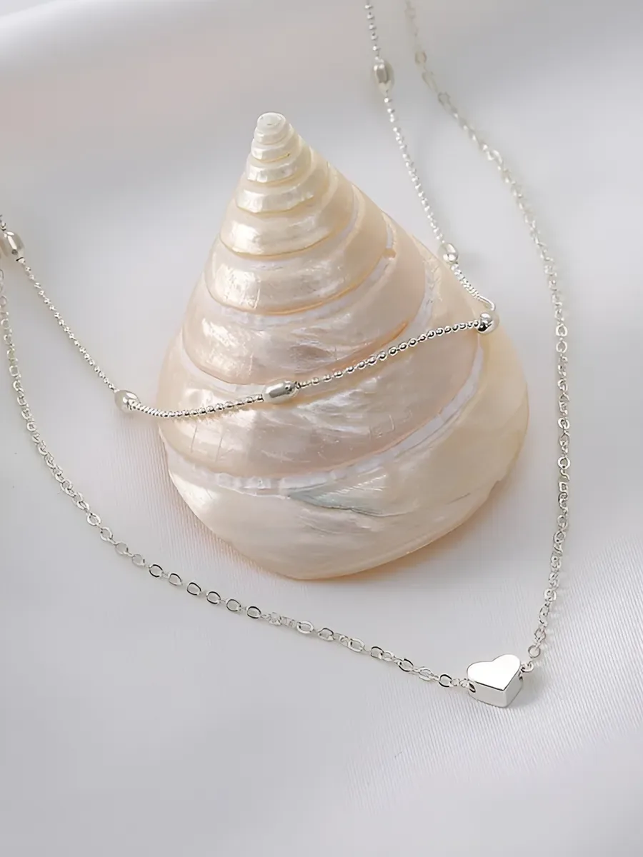 Women's neck chain in silver with a heart