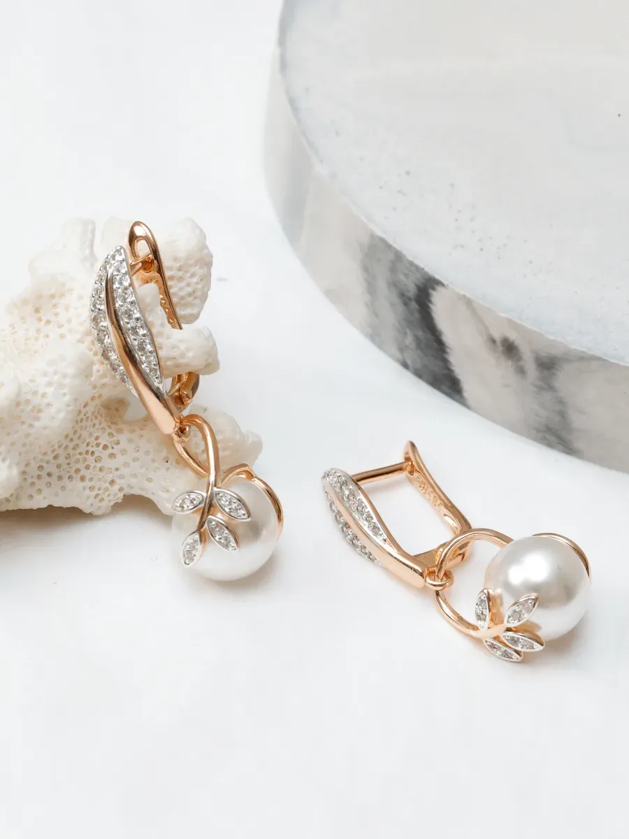 Earrings with pearls, gilded